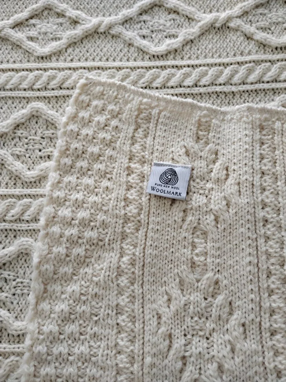 All Wool Cable Knit Throw Like New
